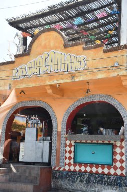 CABO SAN LUCAS, MEXICO - 13 Nisan 2023 'te Meksika Cabo San Lucas' taki Medano Plajı.