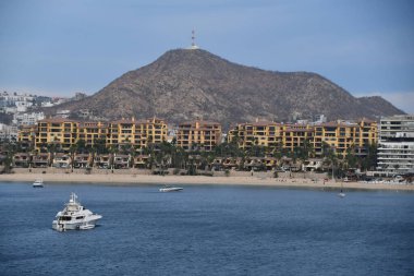 CABO SAN LUCAS, MEXICO - 13 Nisan 2023 'te Meksika' daki Cabo San Lucas kasabasının görüntüsü.
