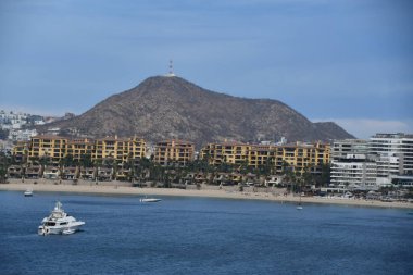 CABO SAN LUCAS, MEXICO - 13 Nisan 2023 'te Meksika' daki Cabo San Lucas kasabasının görüntüsü.