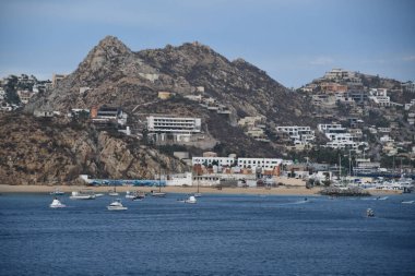 CABO SAN LUCAS, MEXICO - 13 Nisan 2023 'te Meksika' daki Cabo San Lucas kasabasının görüntüsü.