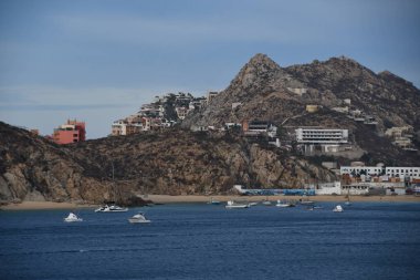 CABO SAN LUCAS, MEXICO - 13 Nisan 2023 'te Meksika' daki Cabo San Lucas kasabasının görüntüsü.