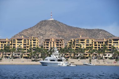 CABO SAN LUCAS, MEXICO - 13 Nisan 2023 'te Meksika' daki Cabo San Lucas kasabasının görüntüsü.