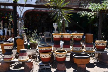 MAZATLAN, MEXICO - 12 Nisan 2023 'te Meksika' nın Mazatlan kentindeki Meksika Çömlekçilik & El Sanatları.