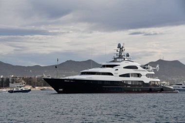 CABO SAN LUCAS, MEXICO - 13 Nisan 2023 tarihinde Cabo San Lucas, Meksika 'da açılan Dennisa Washington' a ait Attessa yatı.