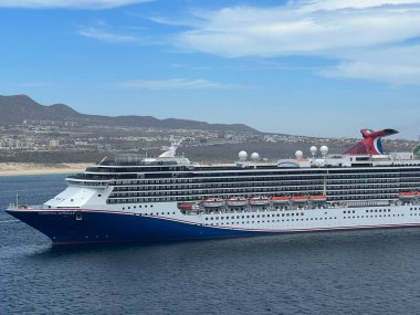 CABO SAN LUCAS, MEXICO - 13 Nisan 2023 'te Cabo San Lucas, Meksika' da açılan Karnaval Mucize Gemi.