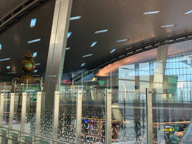 DOHA, Katar - 11 Şubat 2023 'te Katar' ın Doha kentindeki Hamad Uluslararası Havalimanı 'ndaki Terminal Binası.
