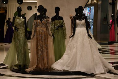 DOHA, Katar - 11 Şubat 2023 'te Katar' ın Doha kentindeki Bianca Nera Mağazası 'nda görüldü..