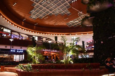 DOHA Katar - 11 Şubat 2023 'te Katar' ın Doha kentindeki AVM.