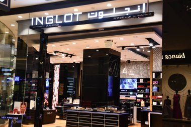 DOHA, Katar - 11 Şubat 2023 'te Katar' ın Doha kentindeki Mall of Katar 'da görülen Inglot mağazası.