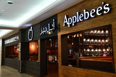 DOHA, Katar - 12 Şubat 2023 'te Katar' daki City Center Doha Mall 'da Applebees restoranı.