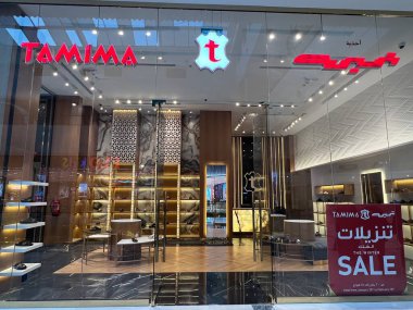 DOHA Katar - 12 Şubat 2023 'te Katar' ın Doha kenti yakınlarındaki Lusail 'deki Place Vendome AVM' de görülen Tamima mağazası.