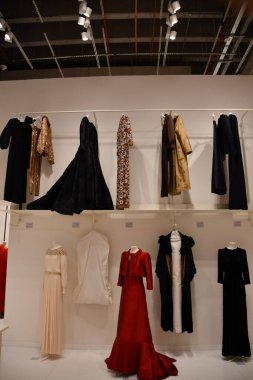 DOHA, Katar - 13 Şubat 2023 'te Katar' ın Doha kentindeki M7 Tasarım ve Teknoloji Müzesinde Ebedi Valentino Sergisi.