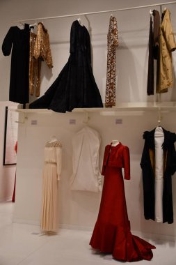 DOHA, Katar - 13 Şubat 2023 'te Katar' ın Doha kentindeki M7 Tasarım ve Teknoloji Müzesinde Ebedi Valentino Sergisi.