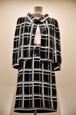 DOHA, Katar - 13 Şubat 2023 'te Katar' ın Doha kentindeki M7 Tasarım ve Teknoloji Müzesinde Ebedi Valentino Sergisi.