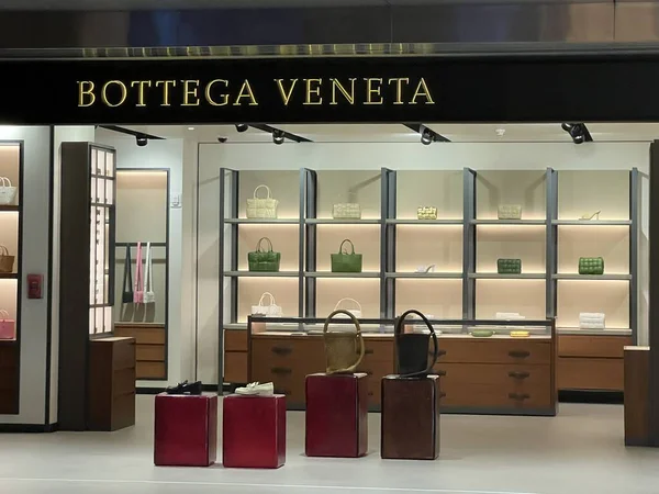 Doha Qatar Feb Магазин Bottega Veneta Международном Аэропорту Хамад Дохе — стоковое фото