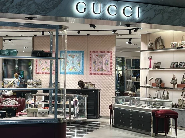 Doha Qatar Feb Κατάστημα Gucci Στο Διεθνές Αεροδρόμιο Hamad Της — Φωτογραφία Αρχείου