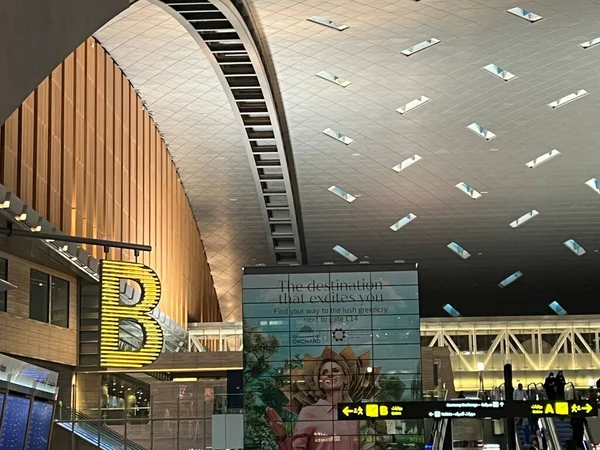 Doha Qatar Feb Τερματικό Κτίριο Στο Διεθνές Αεροδρόμιο Hamad Στη — Φωτογραφία Αρχείου