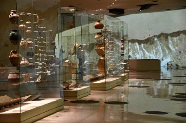 DOHA, Katar - 13 Şubat 2023 'te Katar' ın Doha kentindeki Ulusal Katar Müzesi.