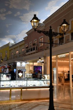 DOHA, Katar - 13 Şubat 2023 'te Katar' ın Doha kentindeki Villaggio AVM 'de görüldüğü gibi. Doha 'nın batı ucundaki Aspire Bölgesi' nde yer almaktadır..