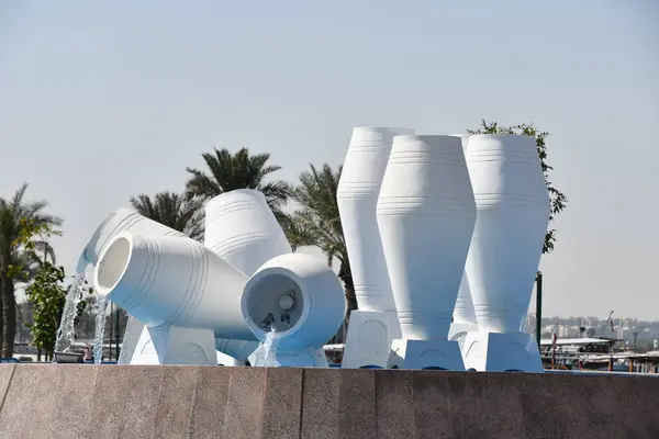 Doha Qatar 2月13日 カタール ドーハのラウンダバウトで 2023年2月13日に見られる彫刻を移植 — ストック写真