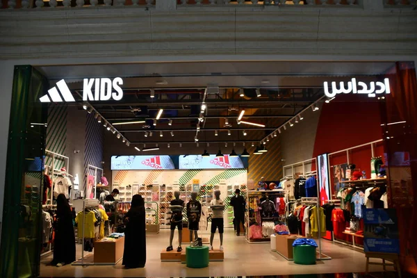 Doha Qatar Feb13 Dětský Obchod Adidas Villaggio Mall Katarském Dauhá — Stock fotografie