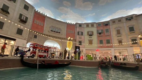 Doha Qatar Feb Gondola Boats Villaggio Mall Doha Qatar Seen — Stock Photo, Image