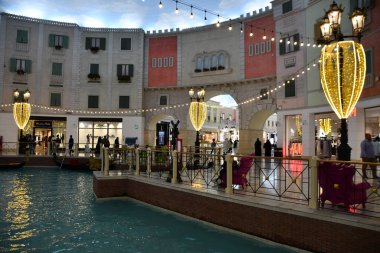 DOHA, Katar - 13 Şubat 2023 'te Katar' ın Doha kentindeki Villaggio AVM 'de görüldüğü gibi. Doha 'nın batı ucundaki Aspire Bölgesi' nde yer almaktadır..