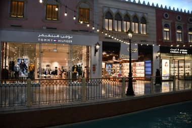 DOHA, Katar - 13 Şubat 2023 'te Katar' ın Doha kentindeki Villaggio AVM 'de görüldüğü gibi. Doha 'nın batı ucundaki Aspire Bölgesi' nde yer almaktadır..