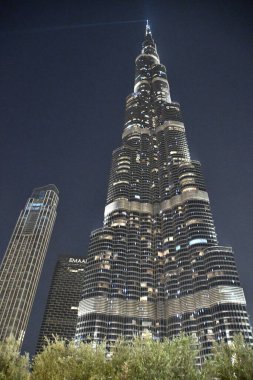 DUBAI, BAE - 15 Şubat 2023 'te Dubai, BAE' deki Burj Khalifa 'da görülen LED ışıkları.