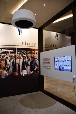 DUBAI BAE - 16 Şubat; Etihad Müzesi Dubai, BAE, 16 Şubat 2023 tarihinde görüldüğü gibi. Birleşik Arap Emirlikleri 'nin mirasını sosyal, politik, kültürel, bilimsel ve askeri tarih alanlarında toplar, korur ve sergiler..