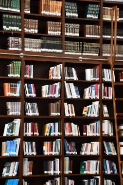 DUBAI BAE - 16 Şubat; Etihad Müzesi Dubai, BAE, 16 Şubat 2023 tarihinde görüldüğü gibi. Birleşik Arap Emirlikleri 'nin mirasını sosyal, politik, kültürel, bilimsel ve askeri tarih alanlarında toplar, korur ve sergiler..