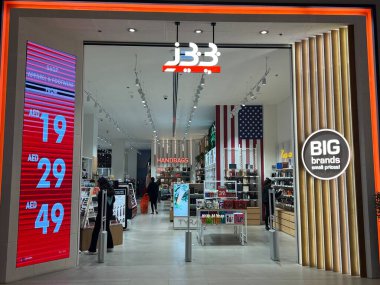 DUBAI BAE - 17 Şubat 2023 'te Dubai, BAE' deki Dubai Hills AVM 'de görülen BBZ mağazası.