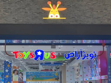 DUBAI BAE - 17 Şubat 2023 'te Dubai, BAE' deki Toys R Us mağazasında görüldü..