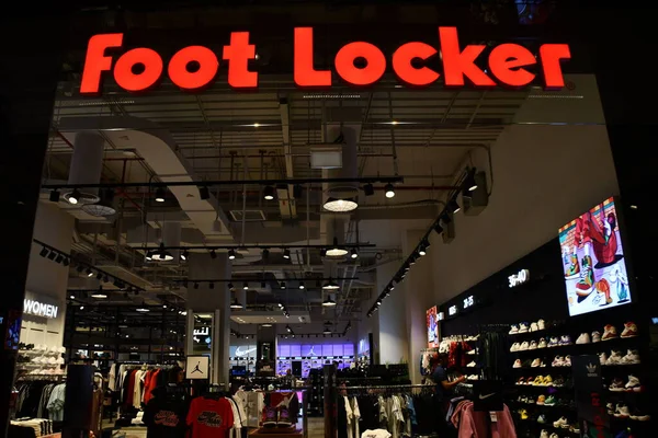 Dubai Uae Feb Foot Locker Store Dubai Hills Mall Dubai — Fotografia de Stock