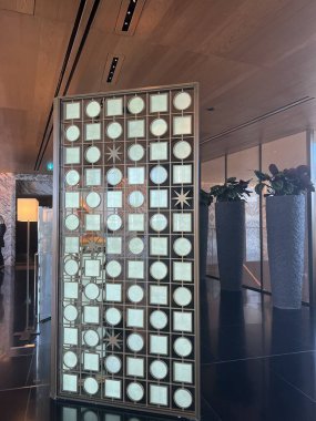 DUBAI, BAE - 16 Şubat 2023 'te Dubai, BAE' deki Jumeirah Körfezi Adası 'ndaki Bulgari Resort.