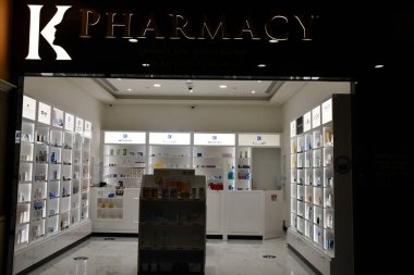 DUBAI BAE - 17 Şubat 2023 'te Dubai, BAE' deki Etihad AVM 'de görülen K Eczanesi.