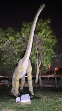 DUBAI, BAE - 19 Şubat 2023 'te Dubai, BAE' deki Dubai Garden Glow 'daki Dinozor Parkı.