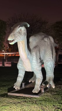DUBAI, BAE - 19 Şubat 2023 'te Dubai, BAE' deki Dubai Garden Glow 'daki Dinozor Parkı.