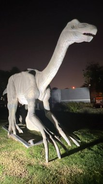DUBAI, BAE - 19 Şubat 2023 'te Dubai, BAE' deki Dubai Garden Glow 'daki Dinozor Parkı.