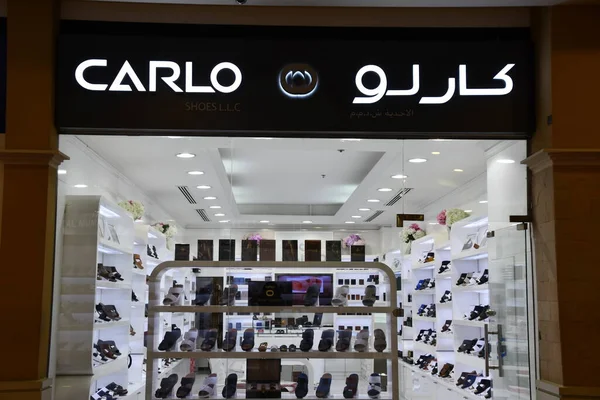 Dubai Uae Feb 2023年2月17日在阿联酋迪拜Etihad购物中心看到的卡洛鞋子 — 图库照片