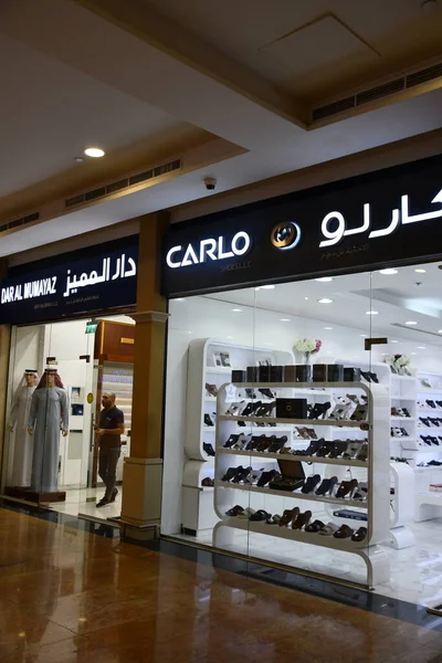 Dubai Verenigde Arabische Emiraten Feb Dar Mumayaz Store Carlo Shoes — Stockfoto