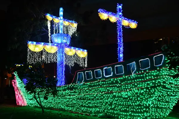 DUBAI, BAE - 19 Şubat: Dubai, BAE 'deki Dubai Garden Glow, 9 Şubat 2023.