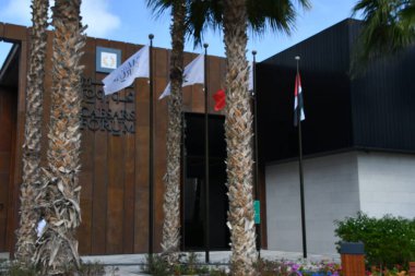 DUBAI BAE - 18 Şubat 2023 'te Dubai, BAE' deki Bluewater Adası 'ndaki Caesars Palace Resort' ta görüldü..
