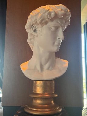 DUBAI BAE - 18 Şubat 2023 'te Dubai, BAE' deki Bluewater Adası 'ndaki Caesars Palace Resort' ta görüldü..