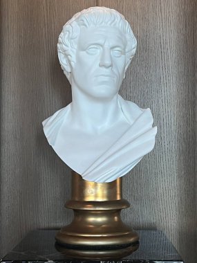 DUBAI BAE - 18 Şubat 2023 'te Dubai, BAE' deki Bluewater Adası 'ndaki Caesars Palace Resort' ta görüldü..