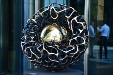 DUBAI, BAE - 21 Şubat 2023 Dubai, BAE 'deki Dubai Uluslararası Finans Merkezi Heykel Parkı.