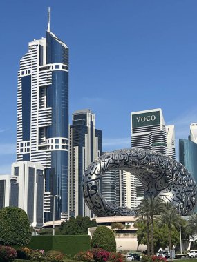 DUBAI, BAE - 21 Şubat 2023 Dubai, BAE 'deki Dubai Uluslararası Finans Merkezi Heykel Parkı.