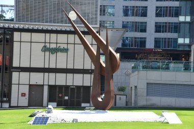 DUBAI, BAE - 21 Şubat 2023 Dubai, BAE 'deki Dubai Uluslararası Finans Merkezi Heykel Parkı.