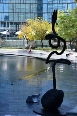 DUBAI, BAE - 21 Şubat 2023 Dubai, BAE 'deki Dubai Uluslararası Finans Merkezi Heykel Parkı.