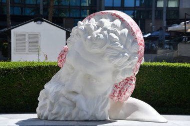 DUBAI, BAE - 21 Şubat 2023 Dubai, BAE 'deki Dubai Uluslararası Finans Merkezi Heykel Parkı.